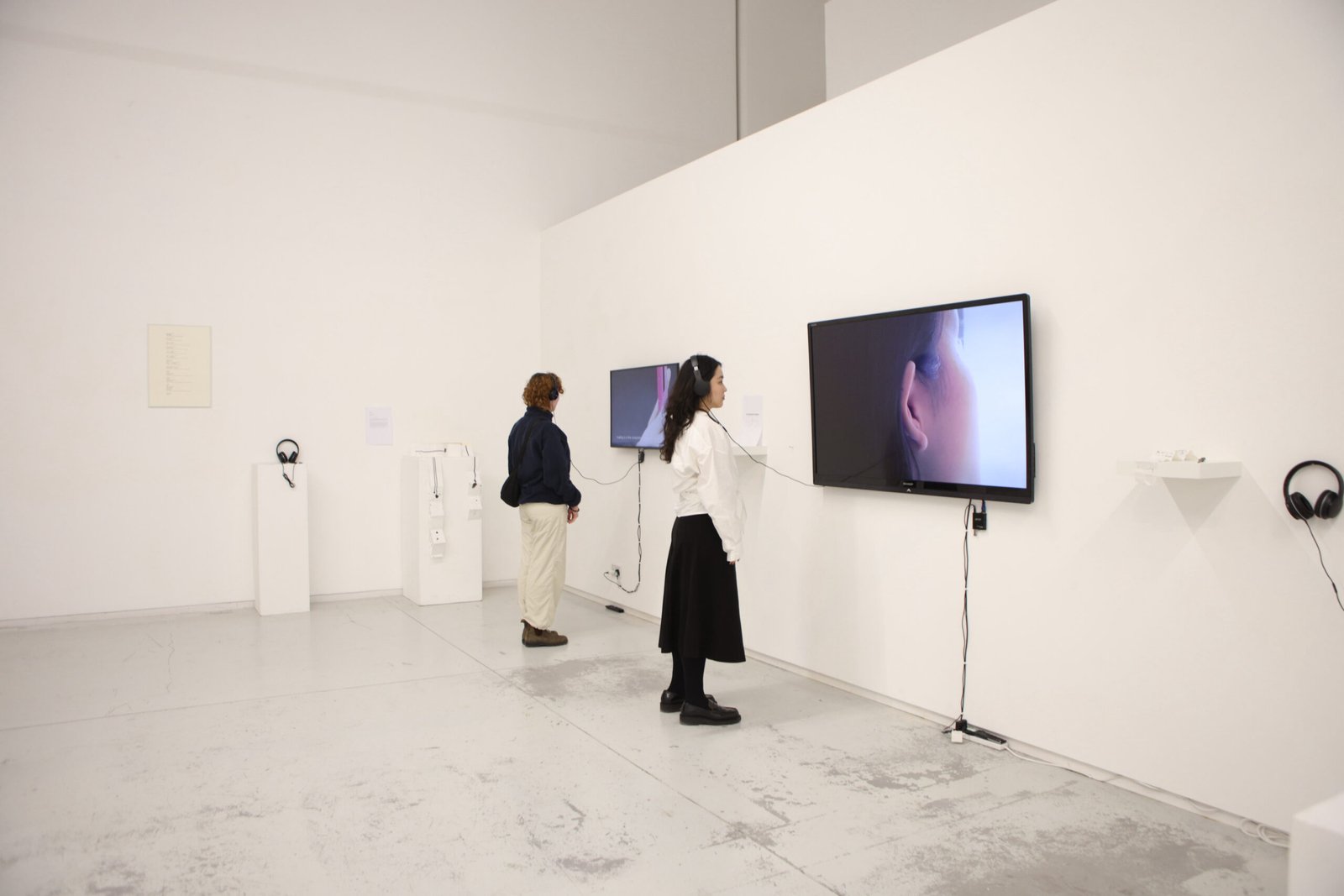 {"ARInfo":{"IsUseAR":false},"Version":"1.0.0","MakeupInfo":{"IsUseMakeup":false},"FaceliftInfo":{"IsChangeEyeLift":false,"IsChangeFacelift":false,"IsChangePostureLift":false,"IsChangeNose":false,"IsChangeFaceChin":false,"IsChangeMouth":false,"IsChangeThinFace":true},"BeautyInfo":{"SwitchMedicatedAcne":false,"IsAIBeauty":false,"IsBrightEyes":false,"IsSharpen":false,"IsOldBeauty":false,"IsReduceBlackEyes":false},"HandlerInfo":{"AppName":2},"FilterInfo":{"IsUseFilter":false}}